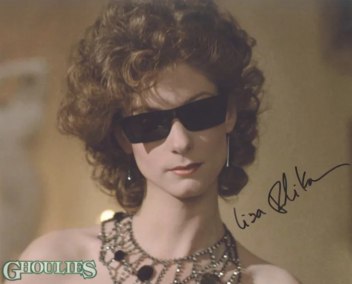 Lisa Pelikan autograph