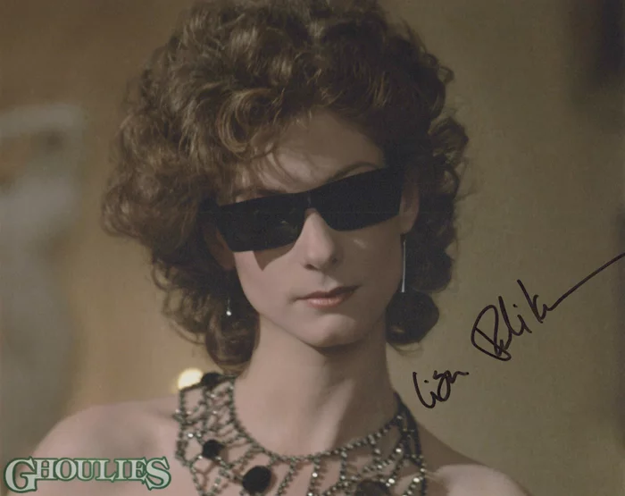 Lisa Pelikan autograph
