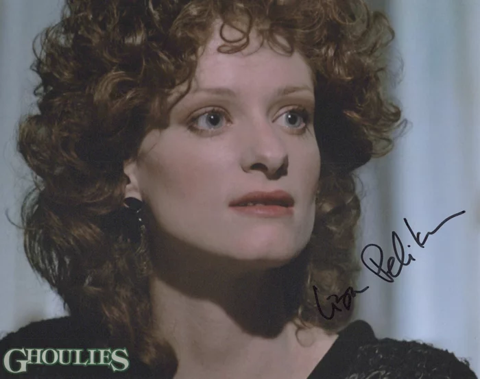 Lisa Pelikan autograph
