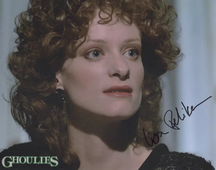 Lisa Pelikan autograph
