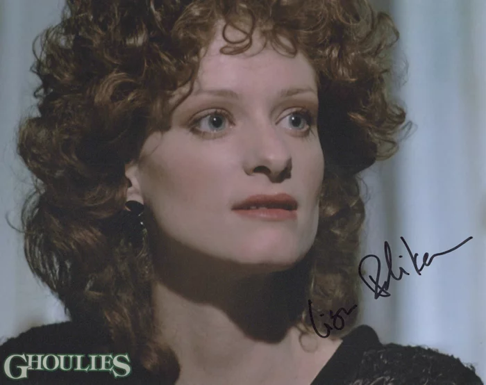 Lisa Pelikan autograph