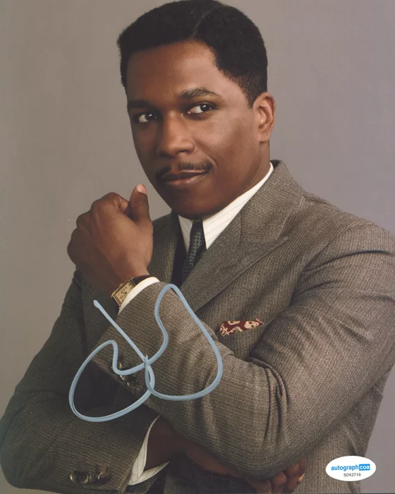 Leslie Odom Jr. autograph