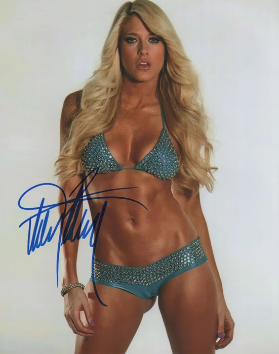 Kelly Kelly autograph