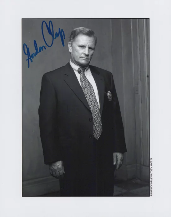 Gordon Clapp autograph