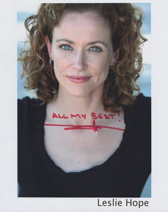 Leslie Hope autograph