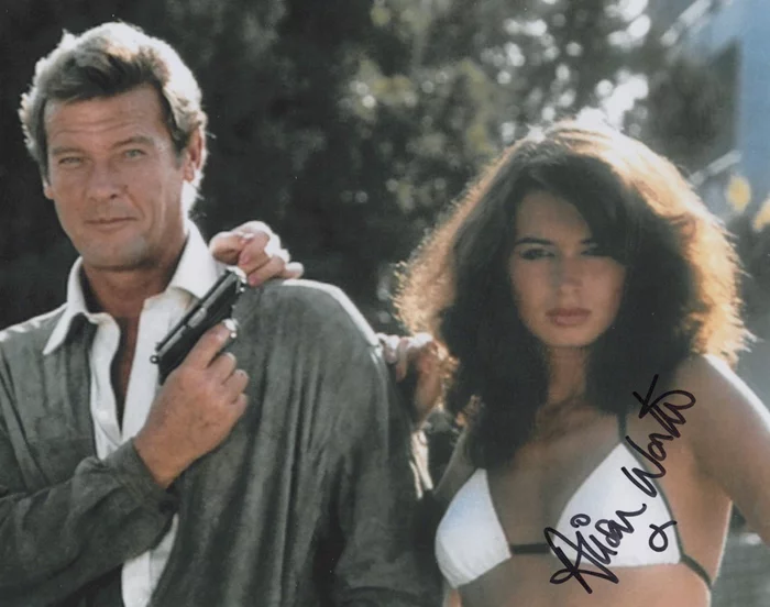 Alison Worth autograph