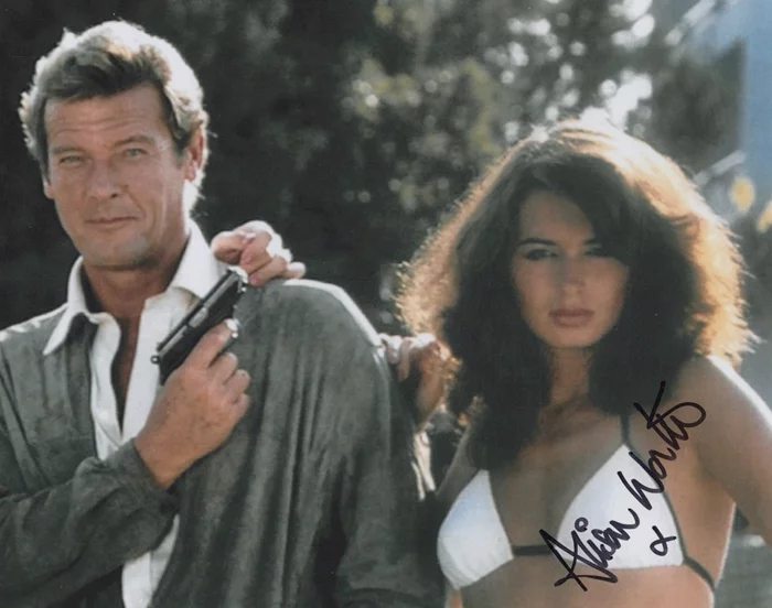 Alison Worth autograph