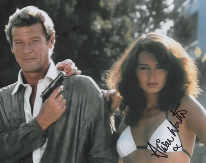 Alison Worth autograph