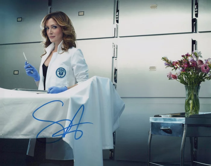 Sasha Alexander autograph