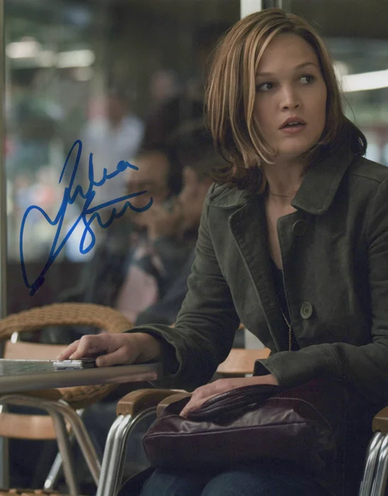 Julia Stiles autograph