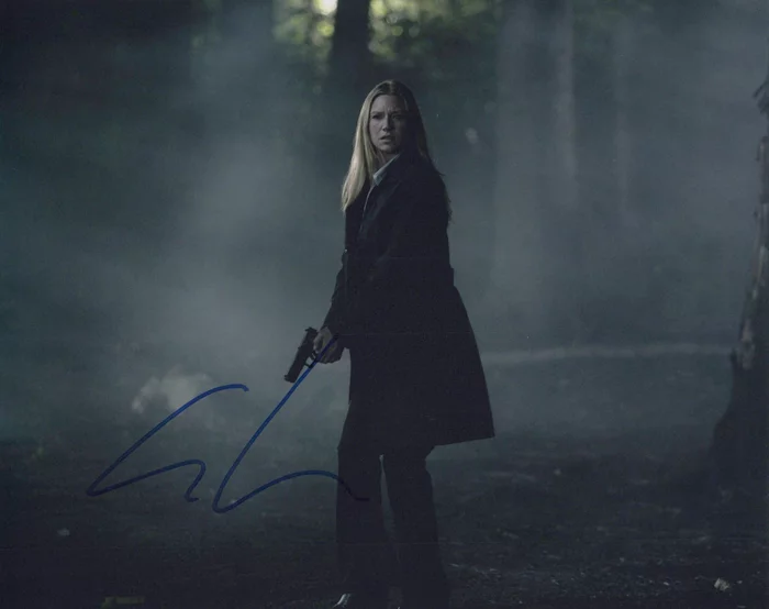 Anna Torv autograph