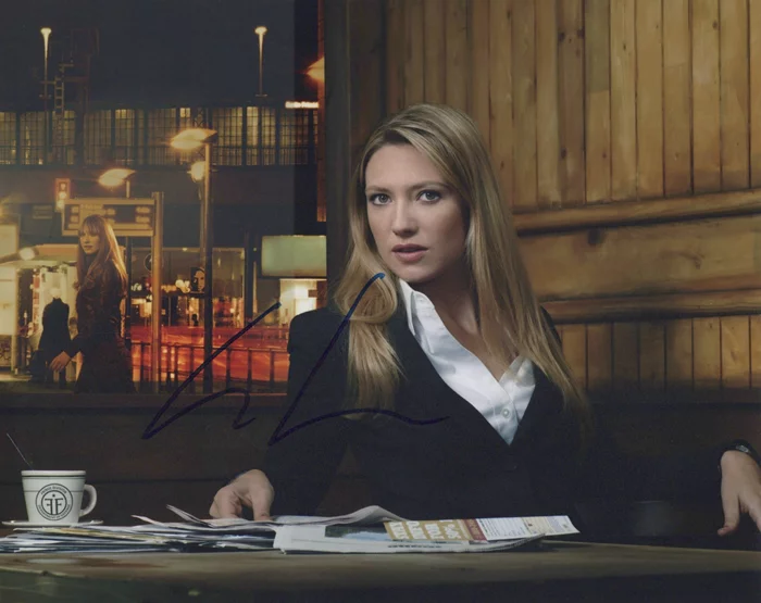 Anna Torv autograph