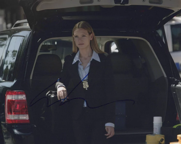 Anna Torv autograph