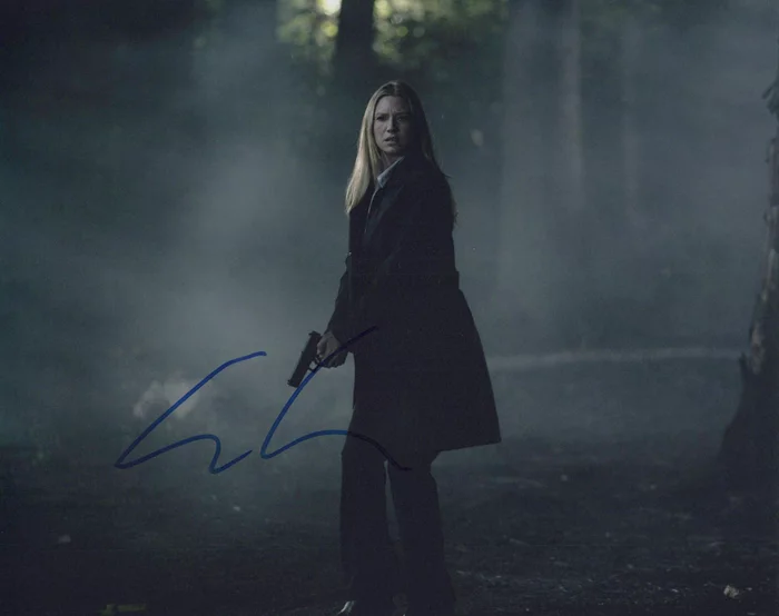 Anna Torv autograph
