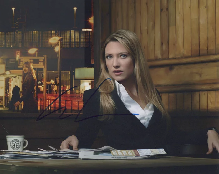 Anna Torv autograph