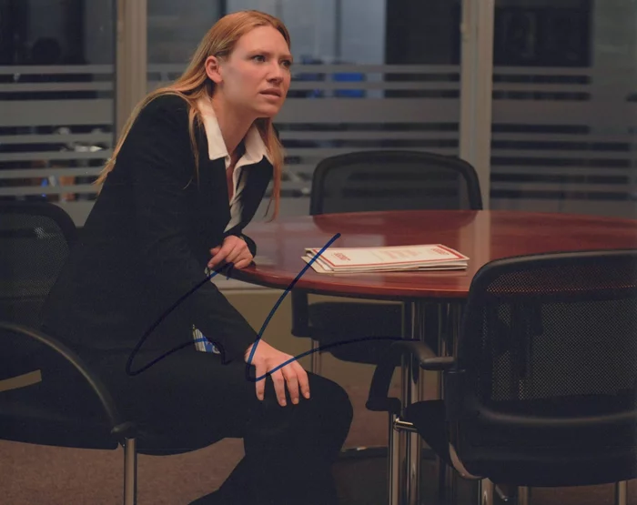 Anna Torv autograph