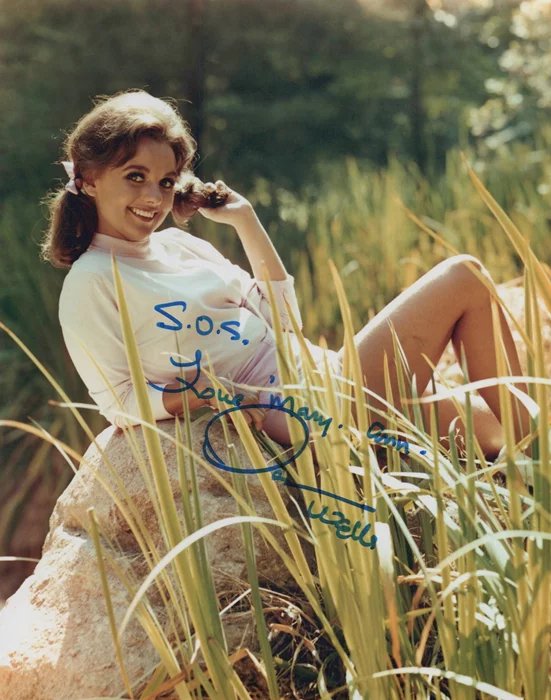 Dawn Wells autograph