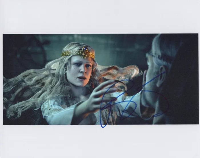 Robin Wright autograph