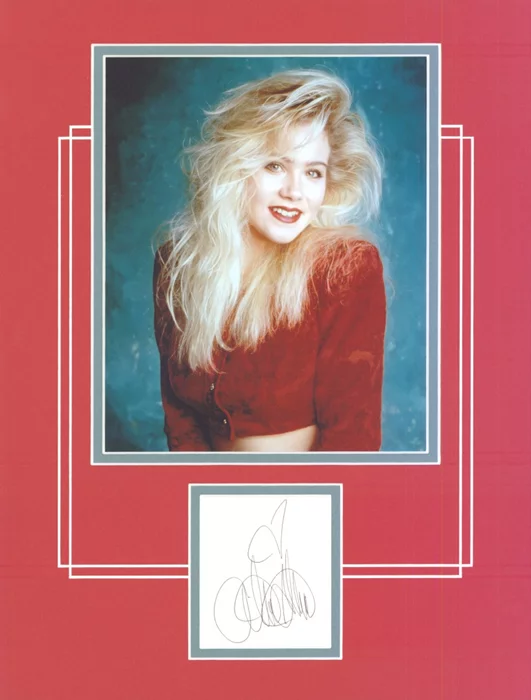 Christina Applegate autograph