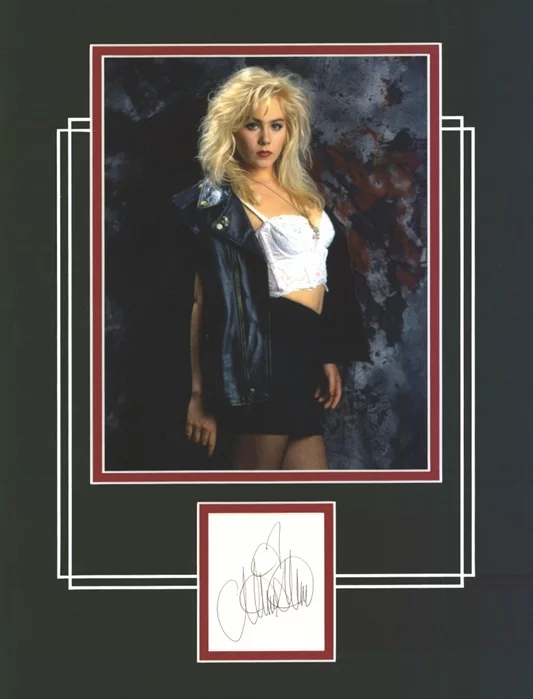 Christina Applegate autograph