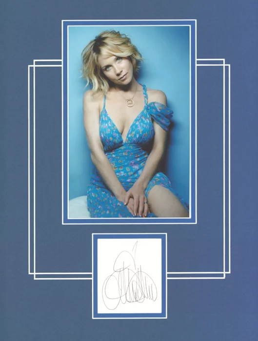 Christina Applegate autograph