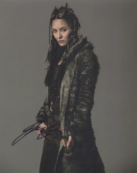 Jessica Matten autograph