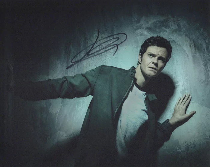 Jack Quaid autograph