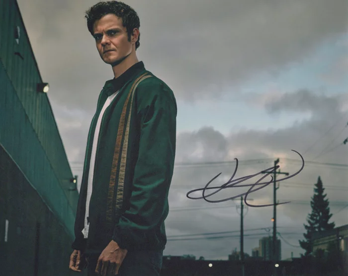 Jack Quaid autograph