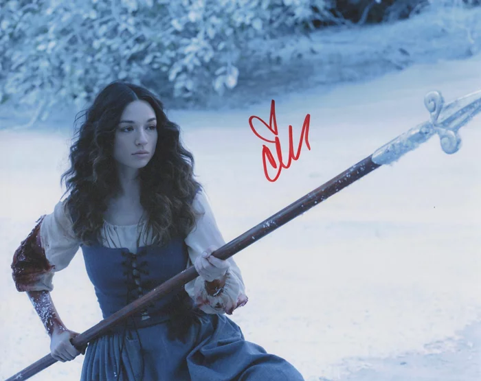 Crystal Reed autograph