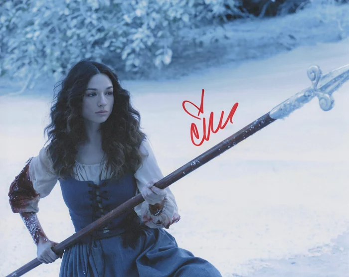 Crystal Reed autograph