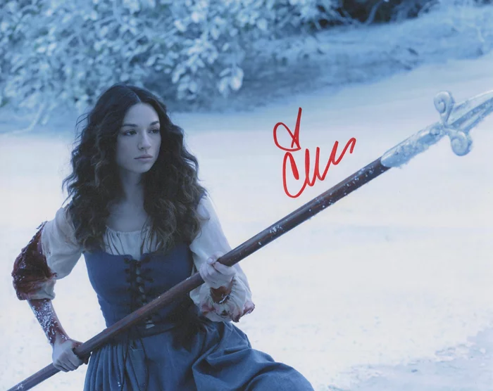 Crystal Reed autograph