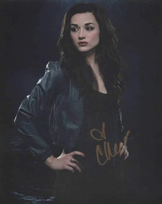 Crystal Reed autograph