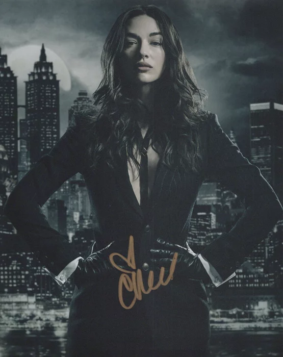 Crystal Reed autograph