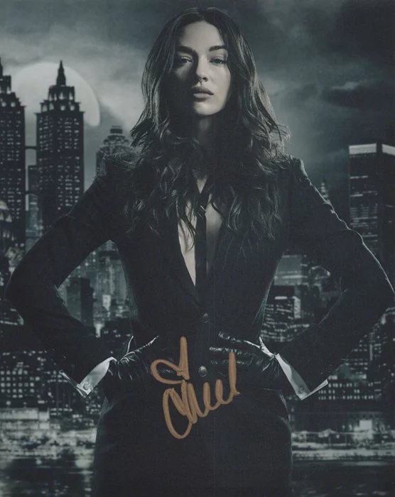 Crystal Reed autograph