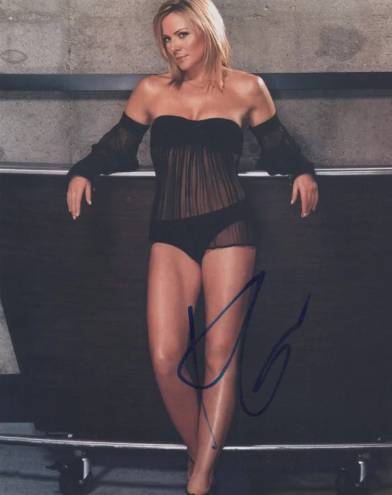 Kim Cattrall autograph