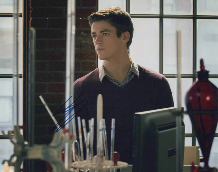 Grant Gustin autograph