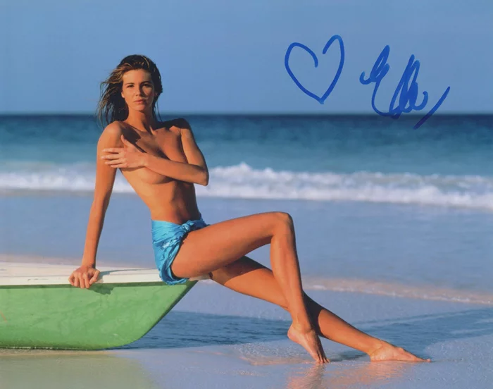 Elle MacPherson autograph