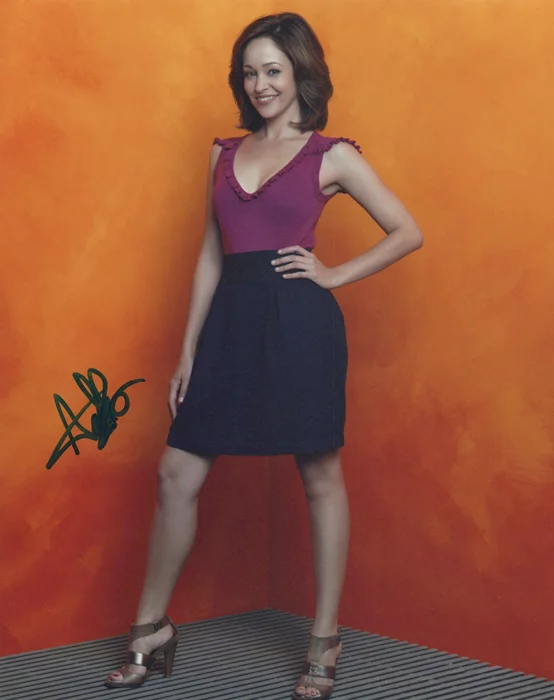 Autumn Reeser autograph