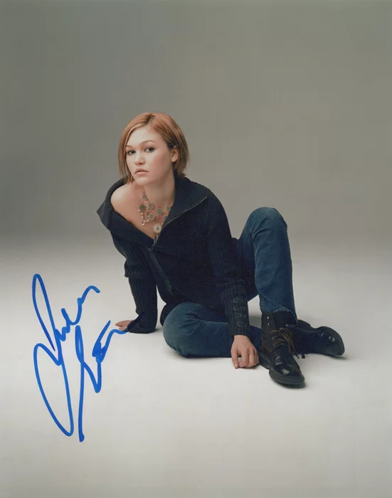 Julia Stiles autograph