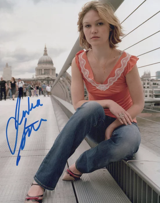 Julia Stiles autograph
