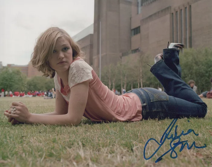 Julia Stiles autograph