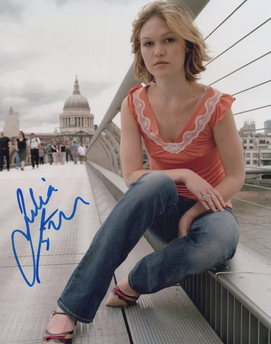 Julia Stiles autograph