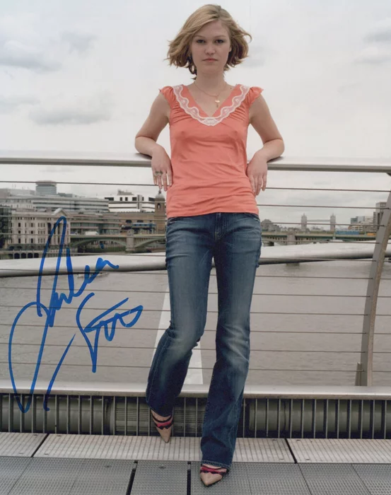 Julia Stiles autograph