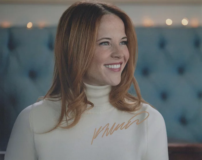 Katie Leclerc autograph