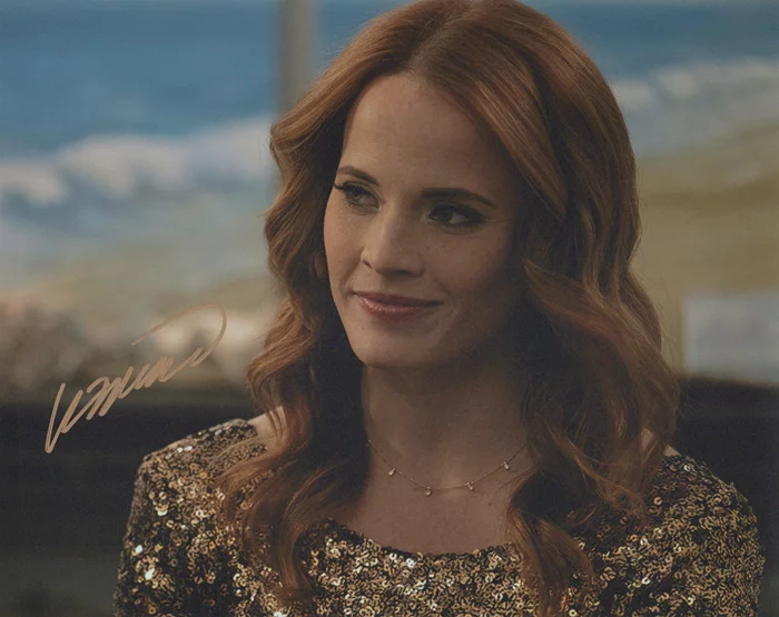 Katie Leclerc autograph