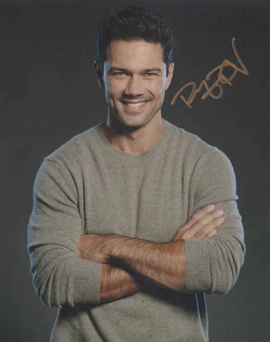 Ryan Paevey autograph