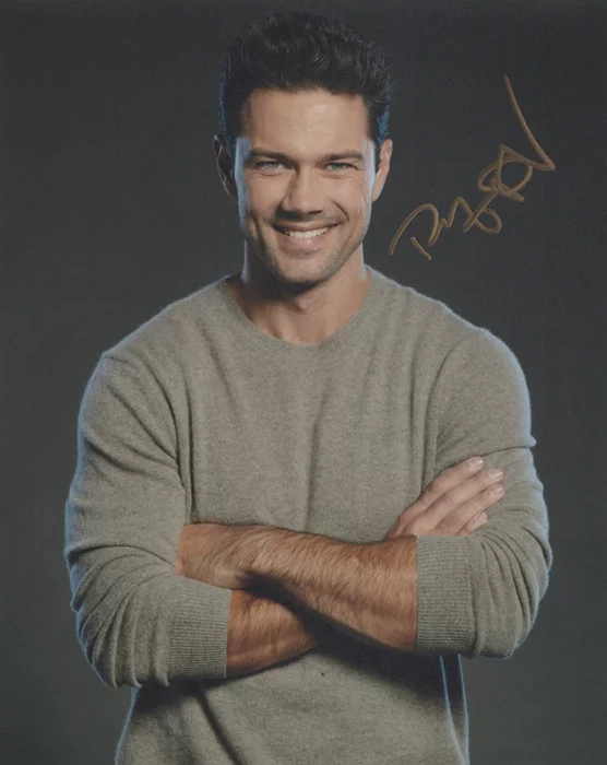 Ryan Paevey autograph
