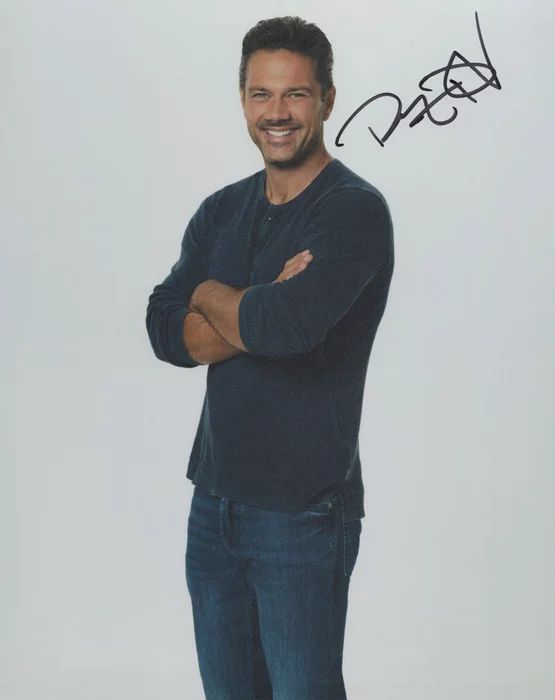 Ryan Paevey autograph