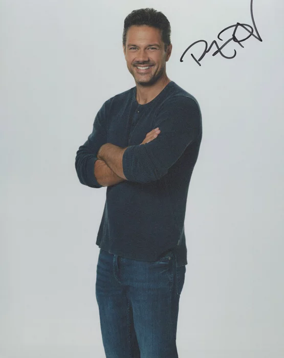 Ryan Paevey autograph
