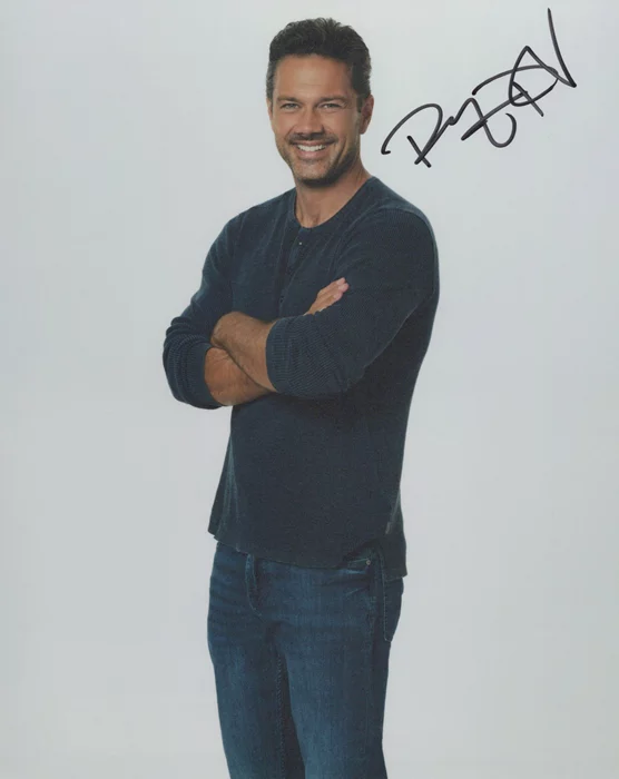 Ryan Paevey autograph